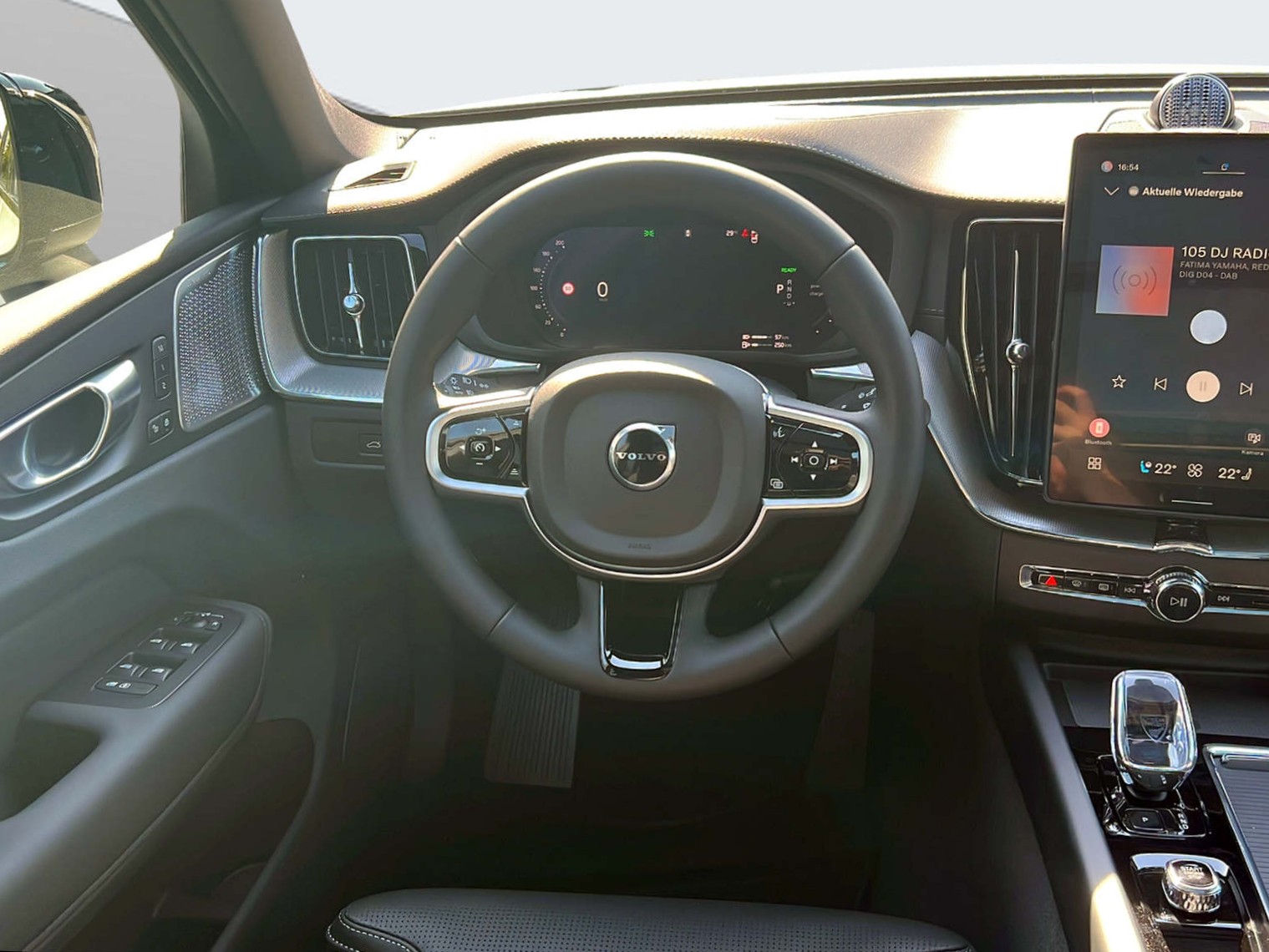 VOLVO XC60 2.0 T6 TE Black Edition eAWD-image-11