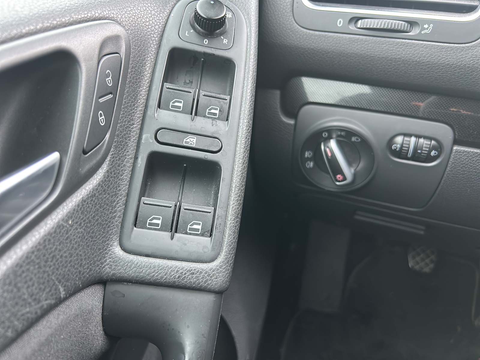 VW Golf 2.0 TDI Comfortline 4Motion-image-13