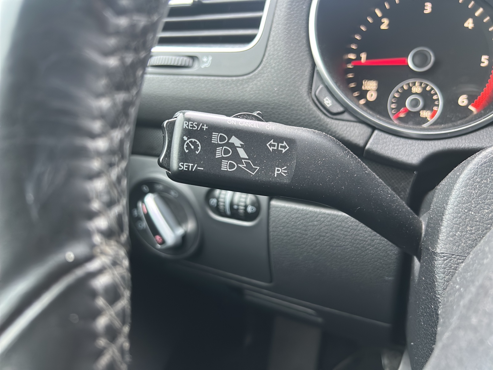 VW Golf 2.0 TDI Comfortline 4Motion-image-16