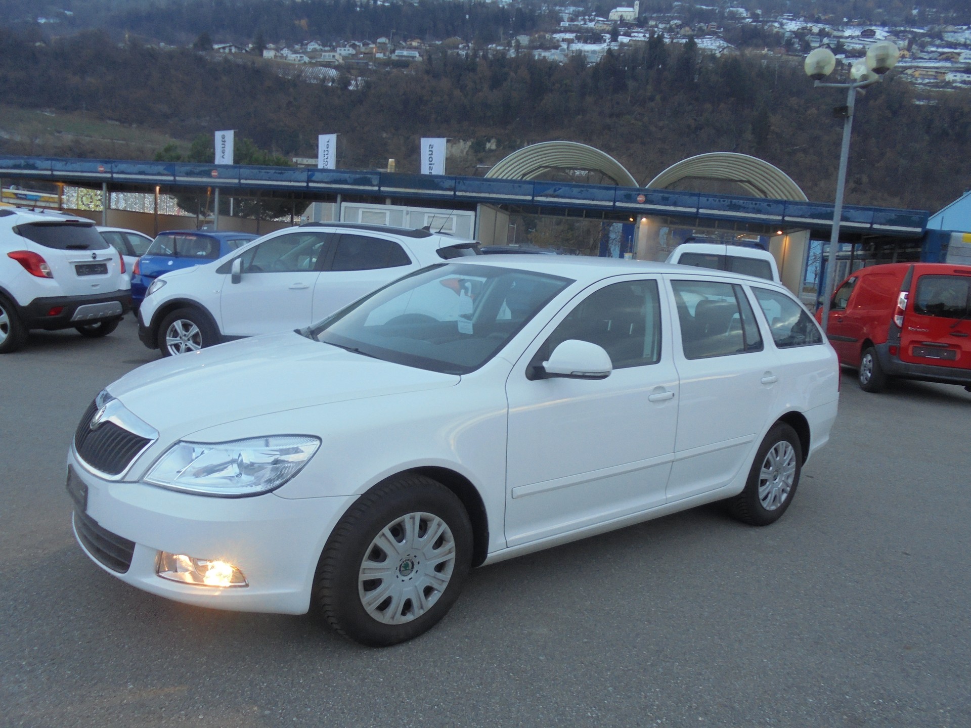 SKODA Octavia Combi 1.6 TDI Ambition 4x4-image-1