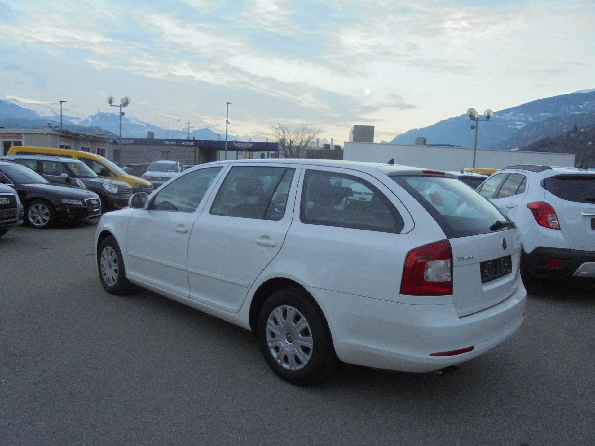 SKODA Octavia Combi 1.6 TDI Ambition 4x4-image-5
