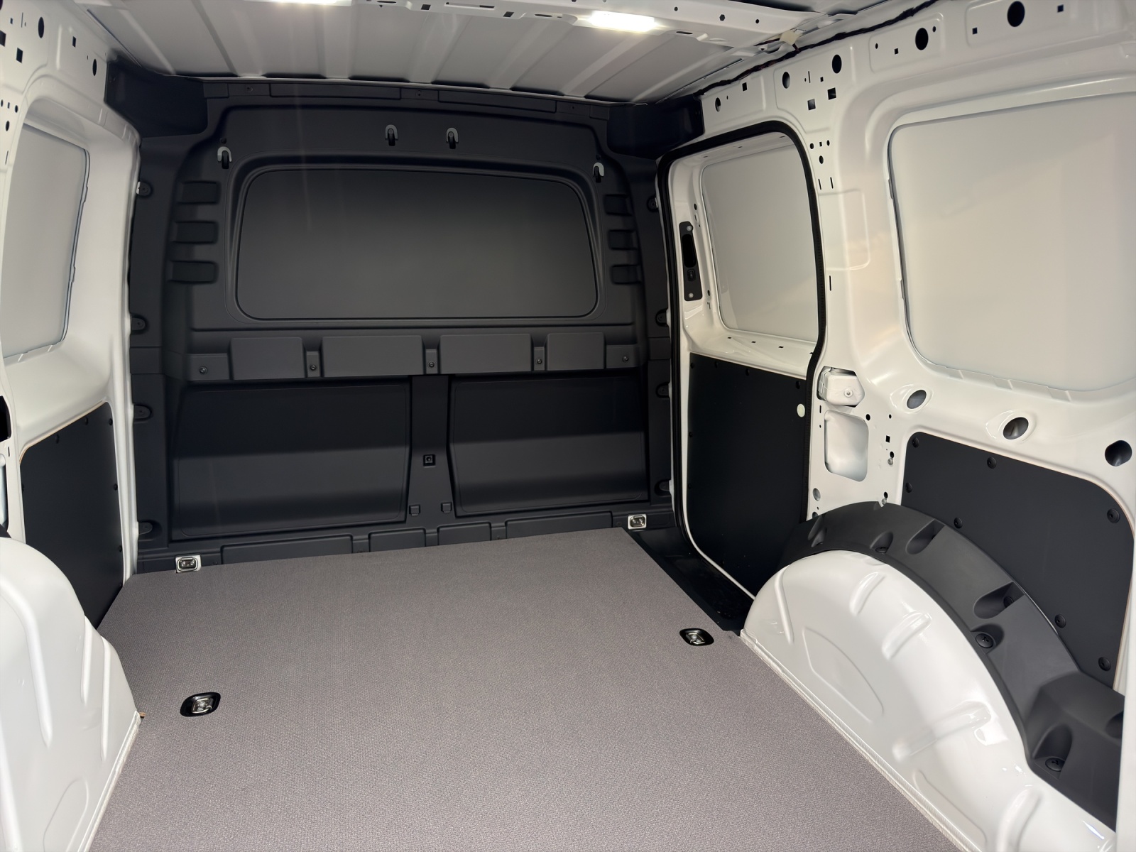 VW Caddy Cargo 2.0TDI Entry-image-13