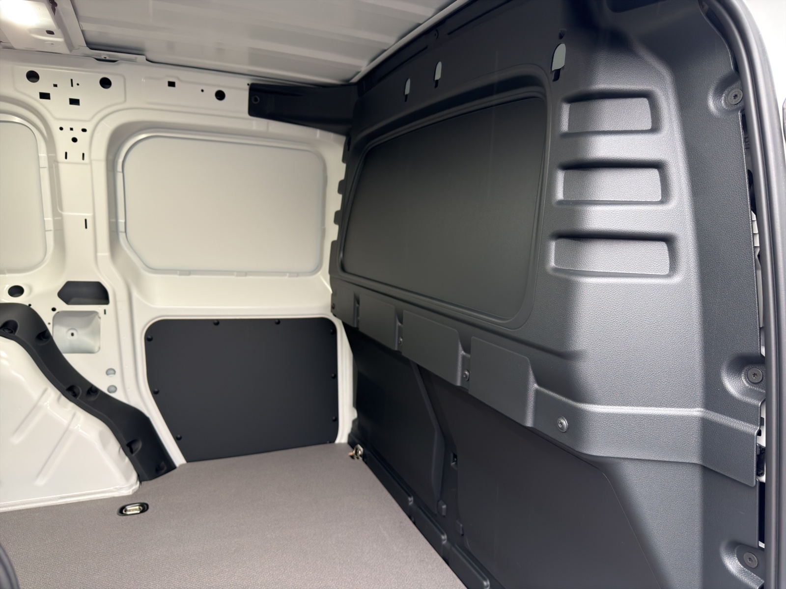 VW Caddy Cargo 2.0TDI Entry-image-11