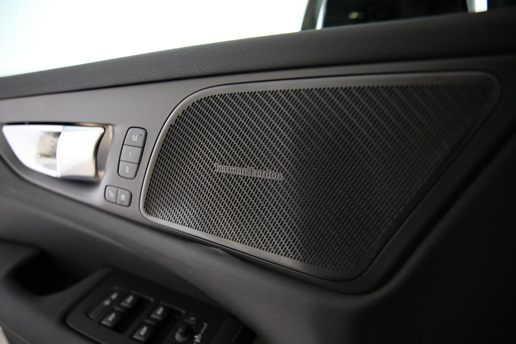 VOLVO V60 2.0 T6 TE Ultra Dark eAWD-image-13