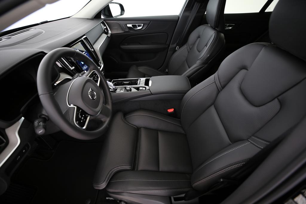 VOLVO V60 2.0 T6 TE Ultra Dark eAWD-image-6
