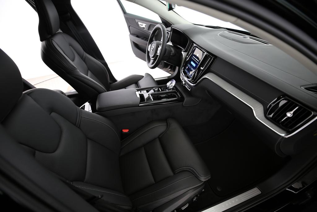 VOLVO V60 2.0 T6 TE Ultra Dark eAWD-image-8