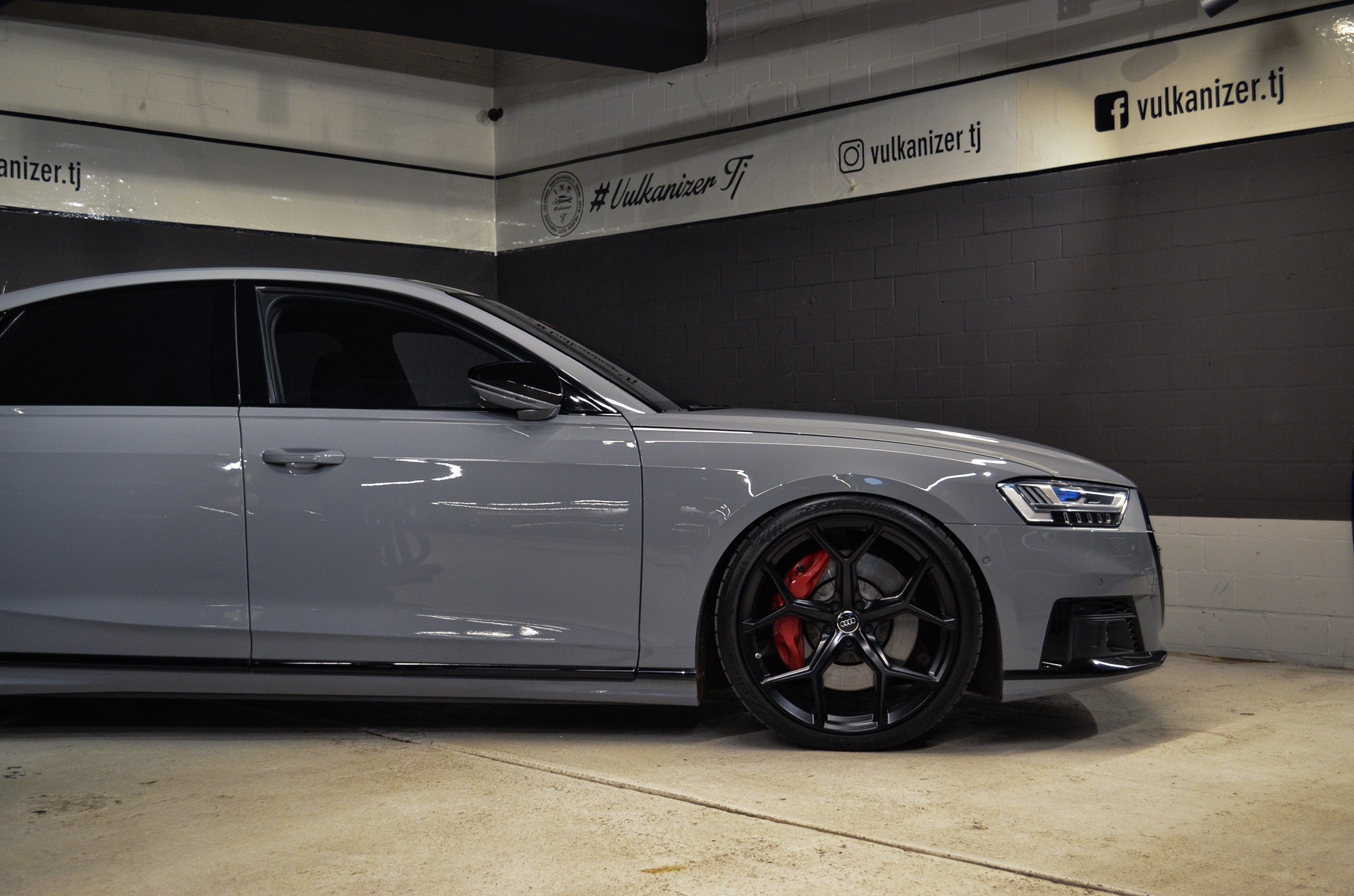 AUDI S8 TFSI quattro tiptronic