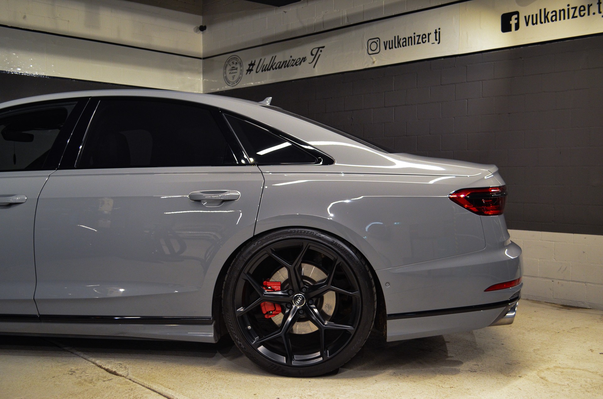 AUDI S8 TFSI quattro tiptronic-image-7