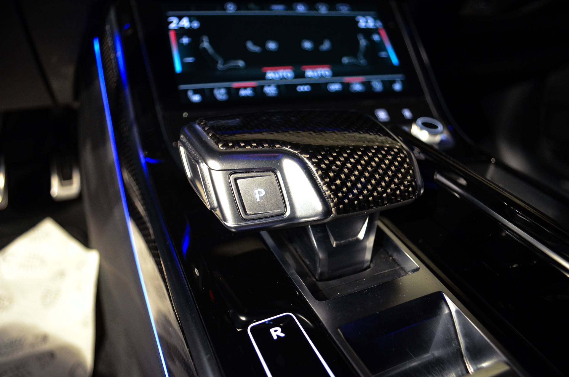 AUDI S8 TFSI quattro tiptronic-image-15
