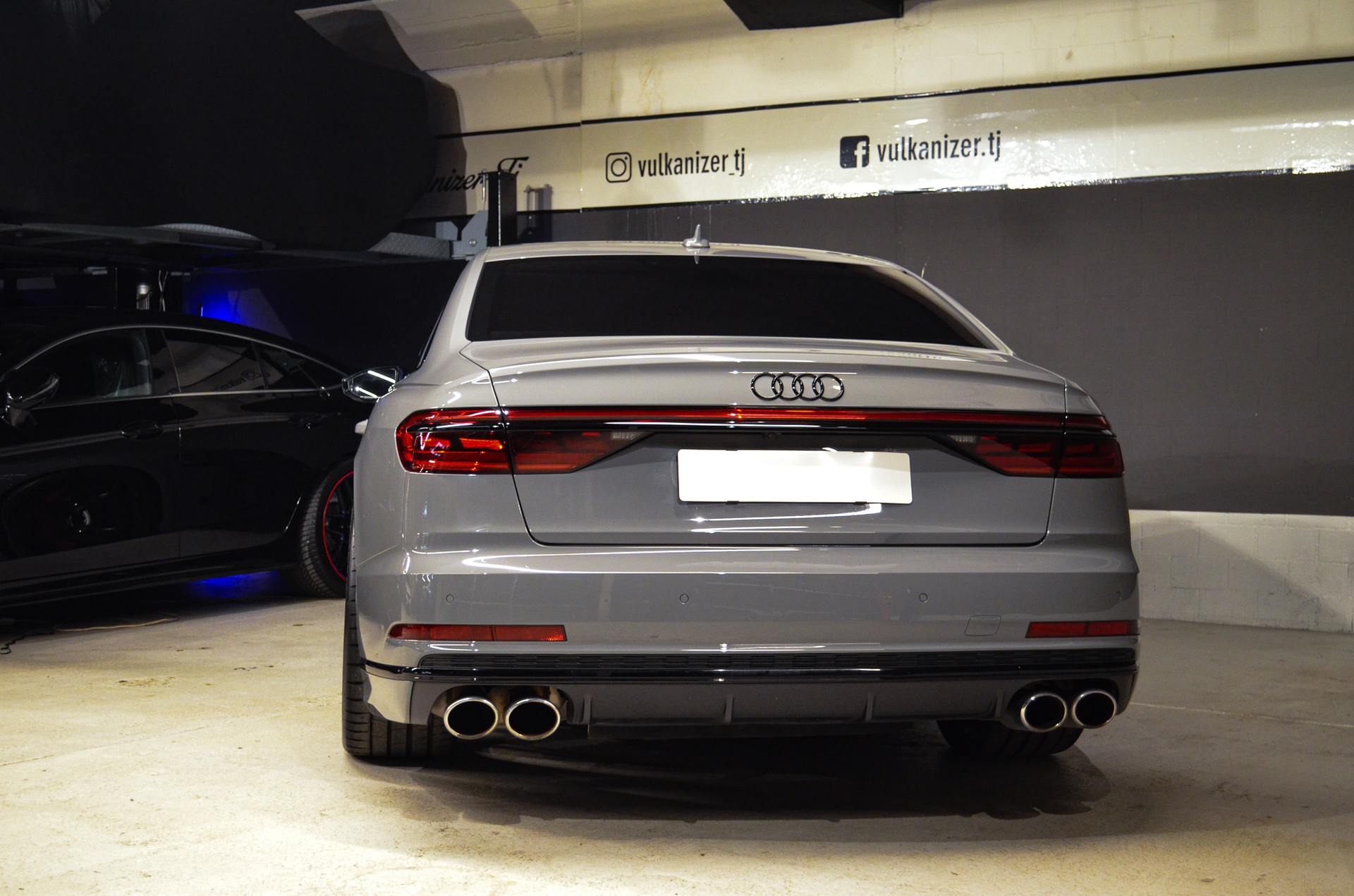 AUDI S8 TFSI quattro tiptronic-image-8
