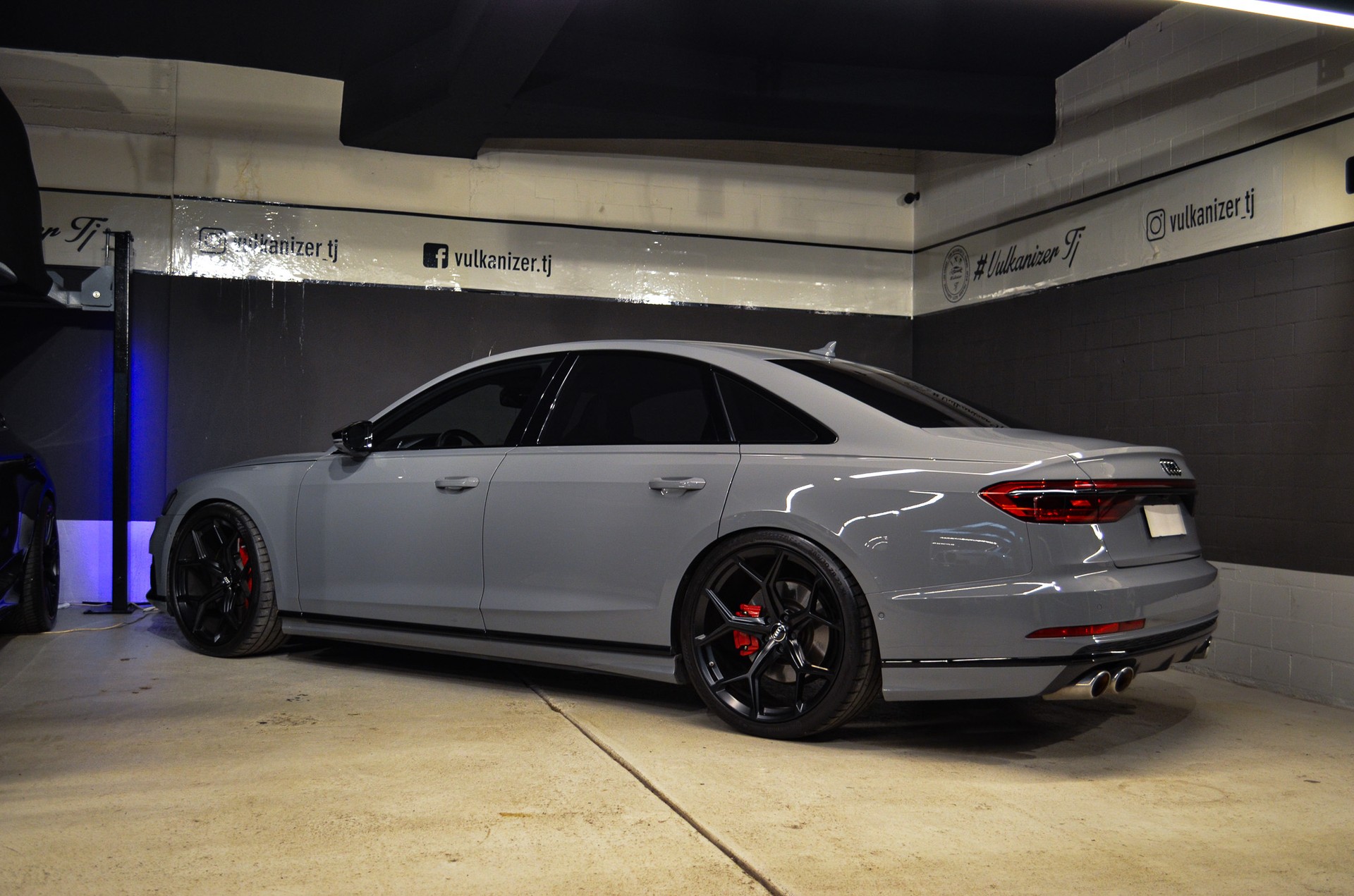 AUDI S8 TFSI quattro tiptronic-image-5