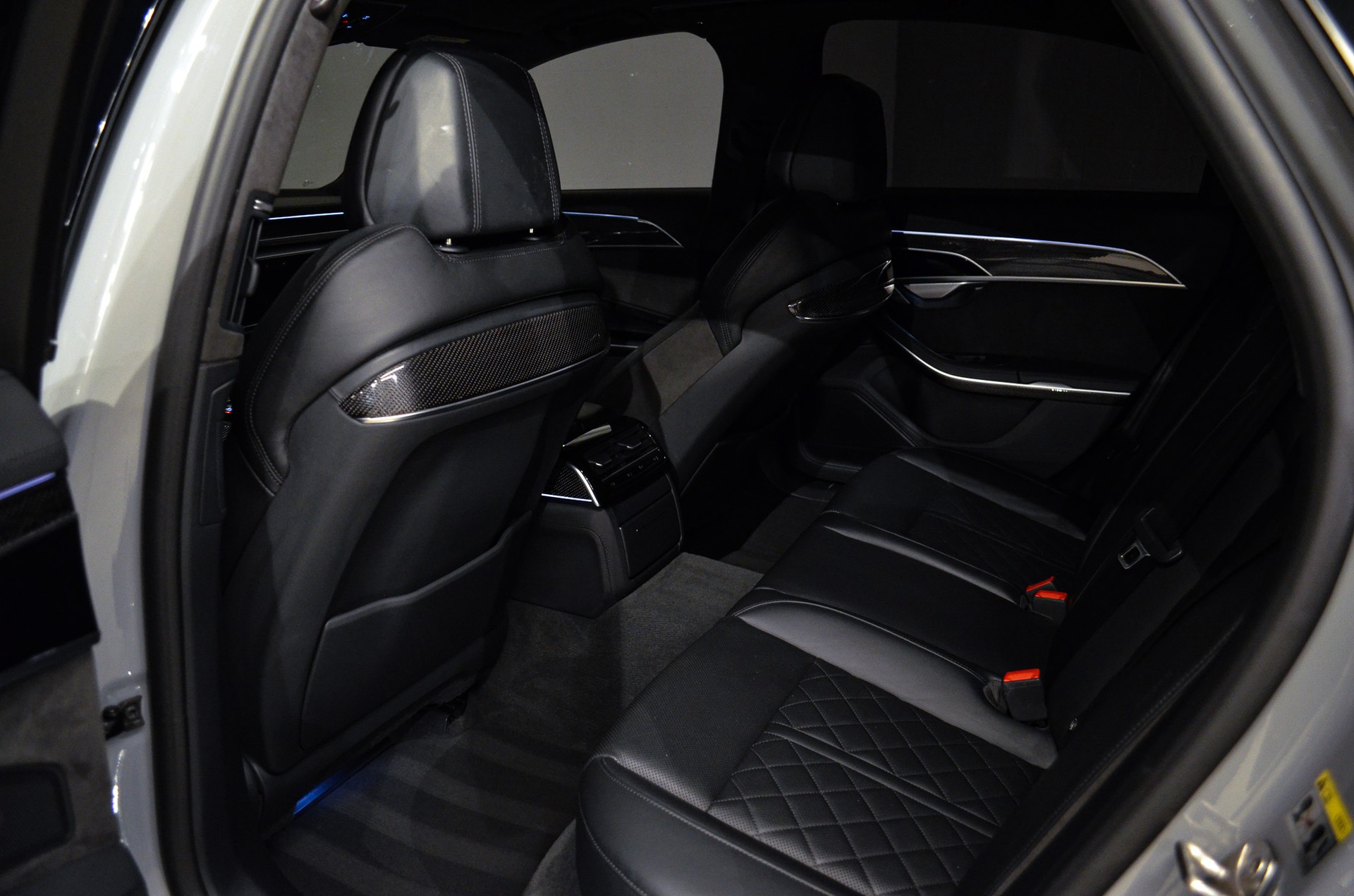AUDI S8 TFSI quattro tiptronic-image-11