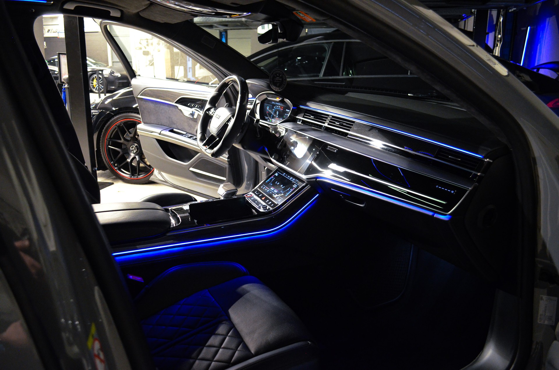 AUDI S8 TFSI quattro tiptronic-image-13