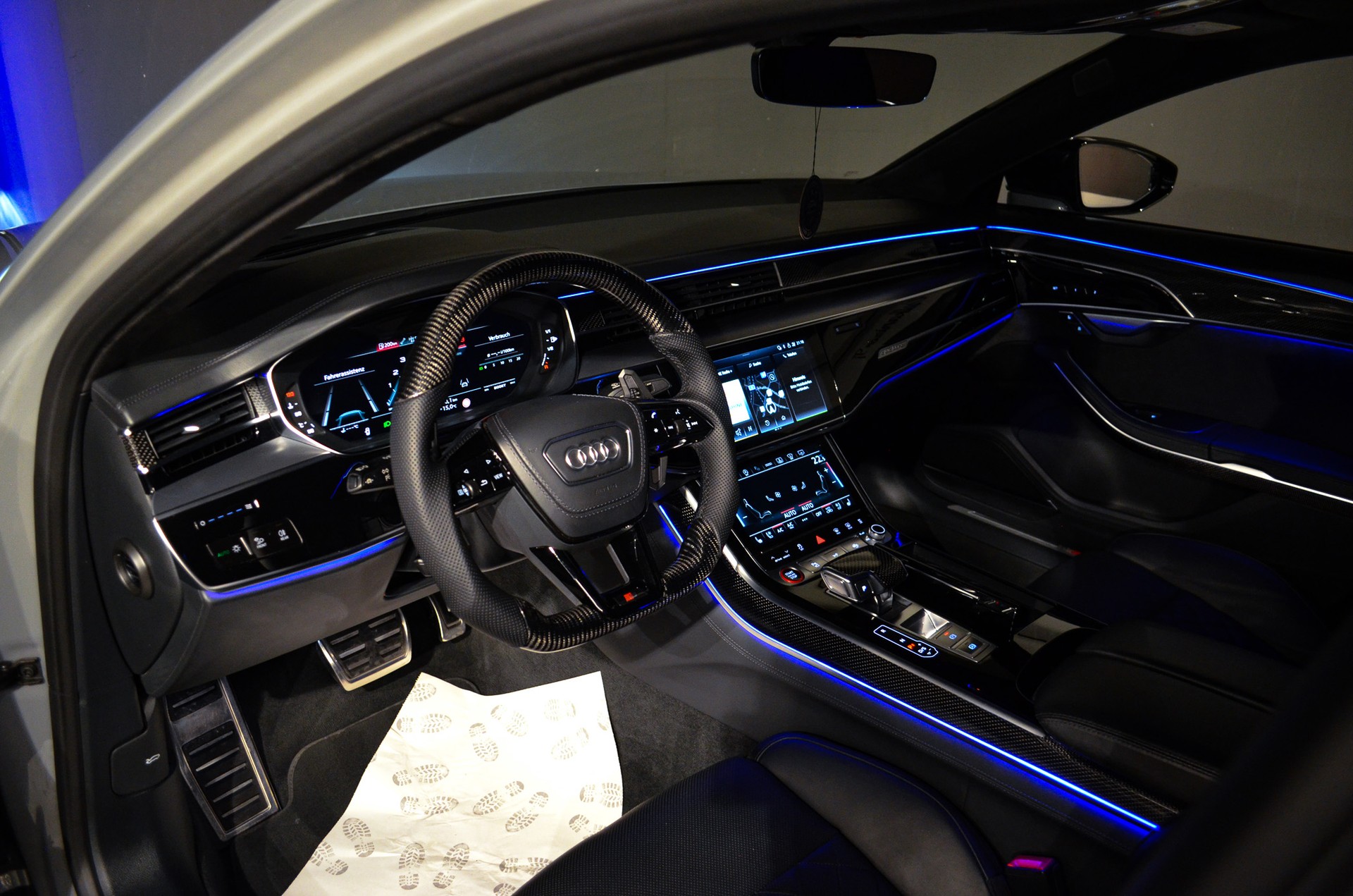 AUDI S8 TFSI quattro tiptronic-image-17