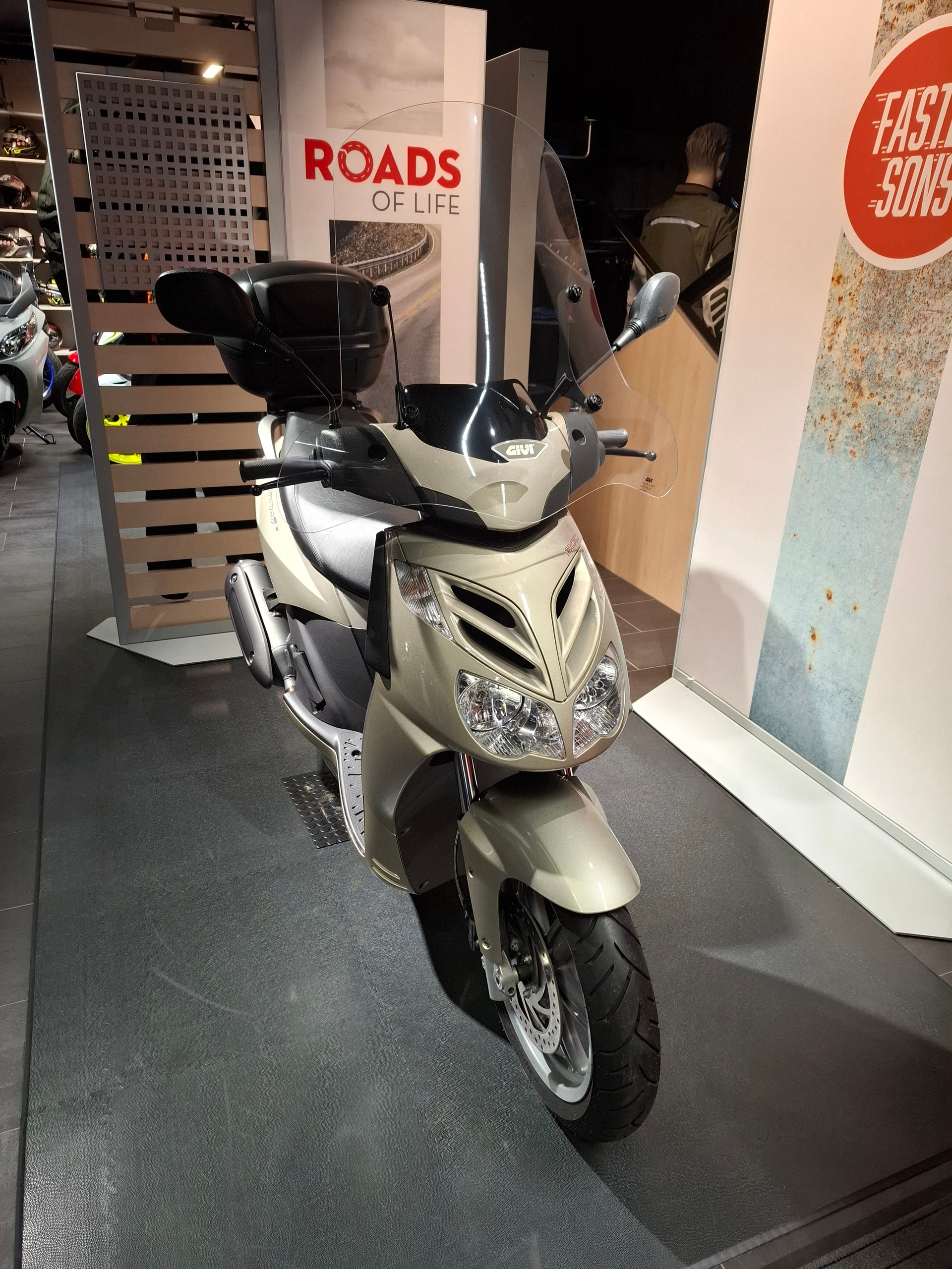 APRILIA Sport City Cube 300 i.e-image-9