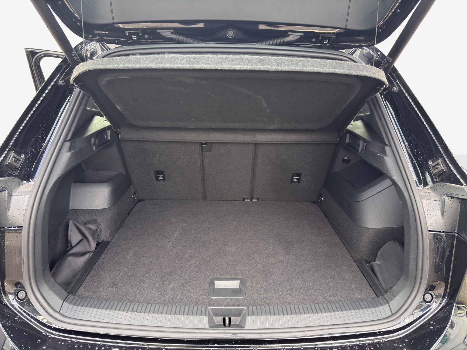 VW Tiguan 2.0 TDI SCR R-Line 4Motion DSG-image-12