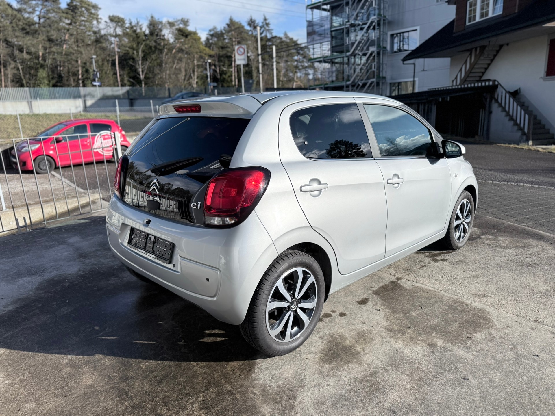 CITROEN C1 1.2 VTi Shine Airscape-image-4