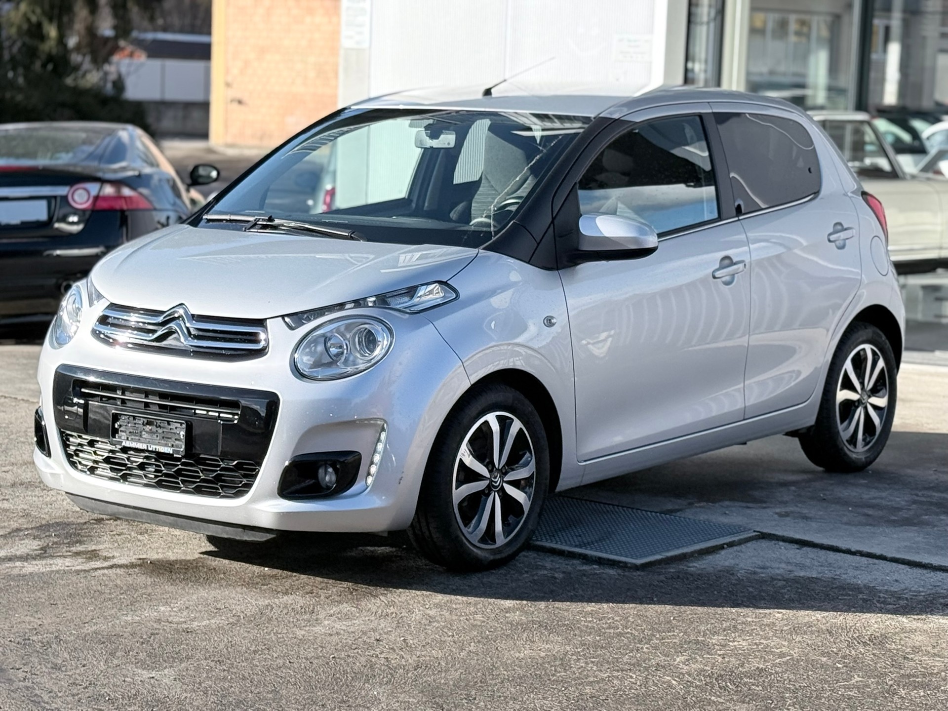 CITROEN C1 1.2 VTi Shine Airscape-image-0