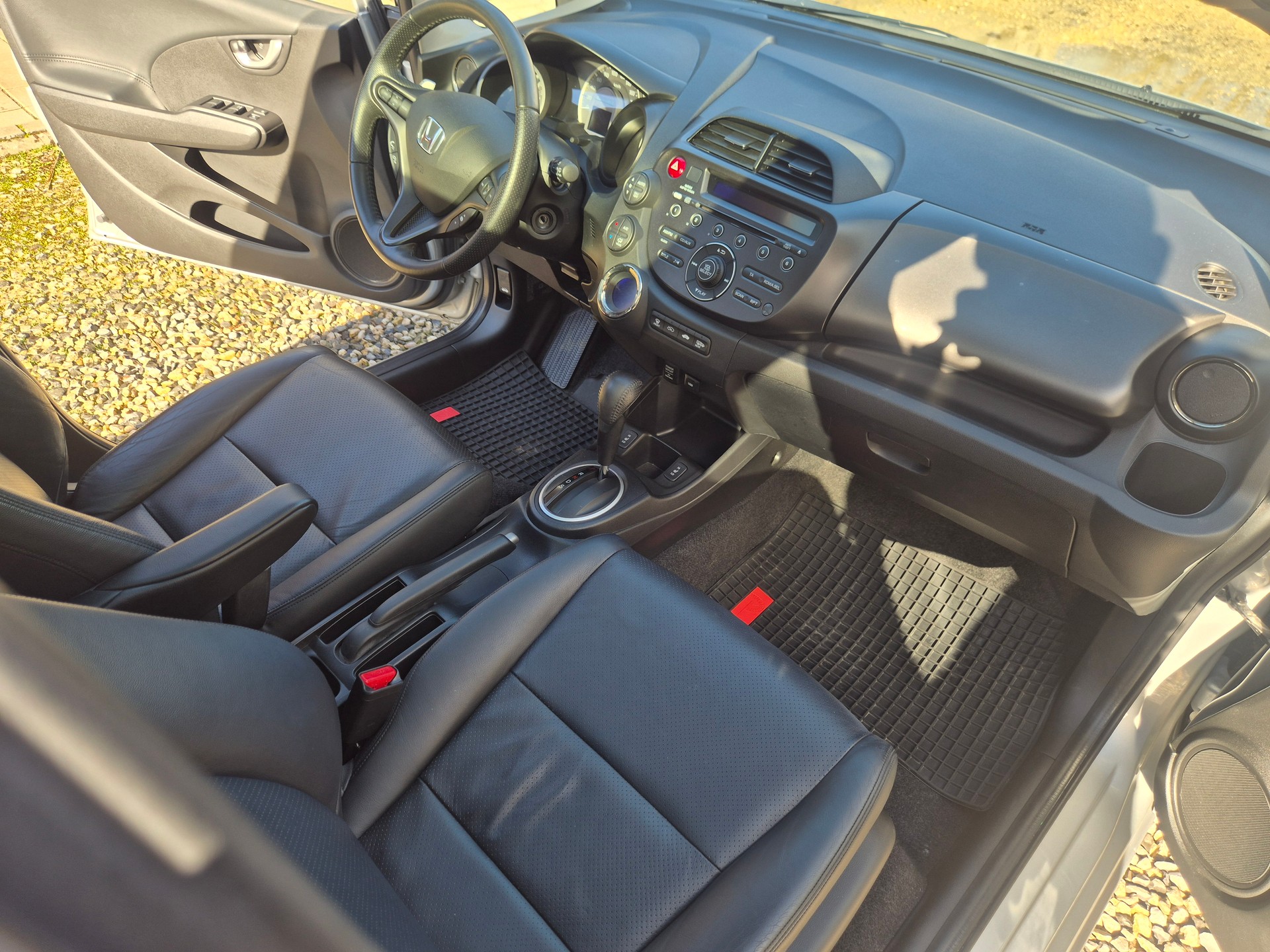 HONDA Jazz 1.3i Hybrid Exclusive CVT-image-9