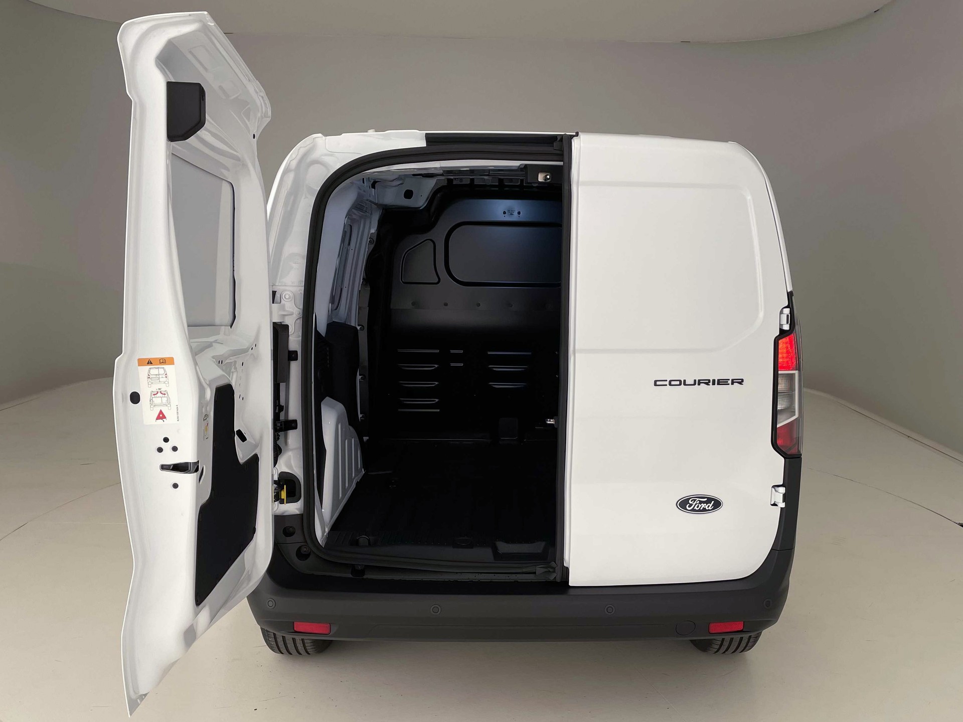 FORD E-Transit Courier Van Trend-image-25