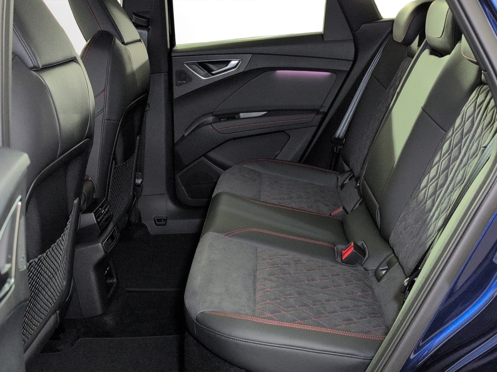 AUDI Q4 e-tron 45 Edition Swiss Ski quattro-image-7