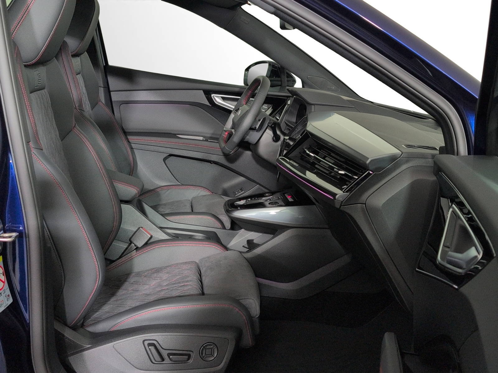 AUDI Q4 e-tron 45 Edition Swiss Ski quattro-image-6