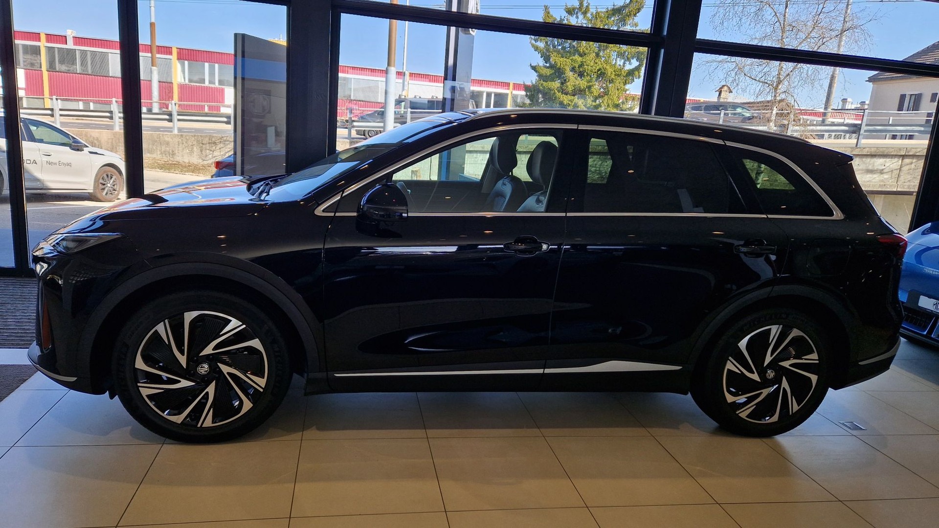 MG MGS6 Luxury 77KWh 4 WD-image-2