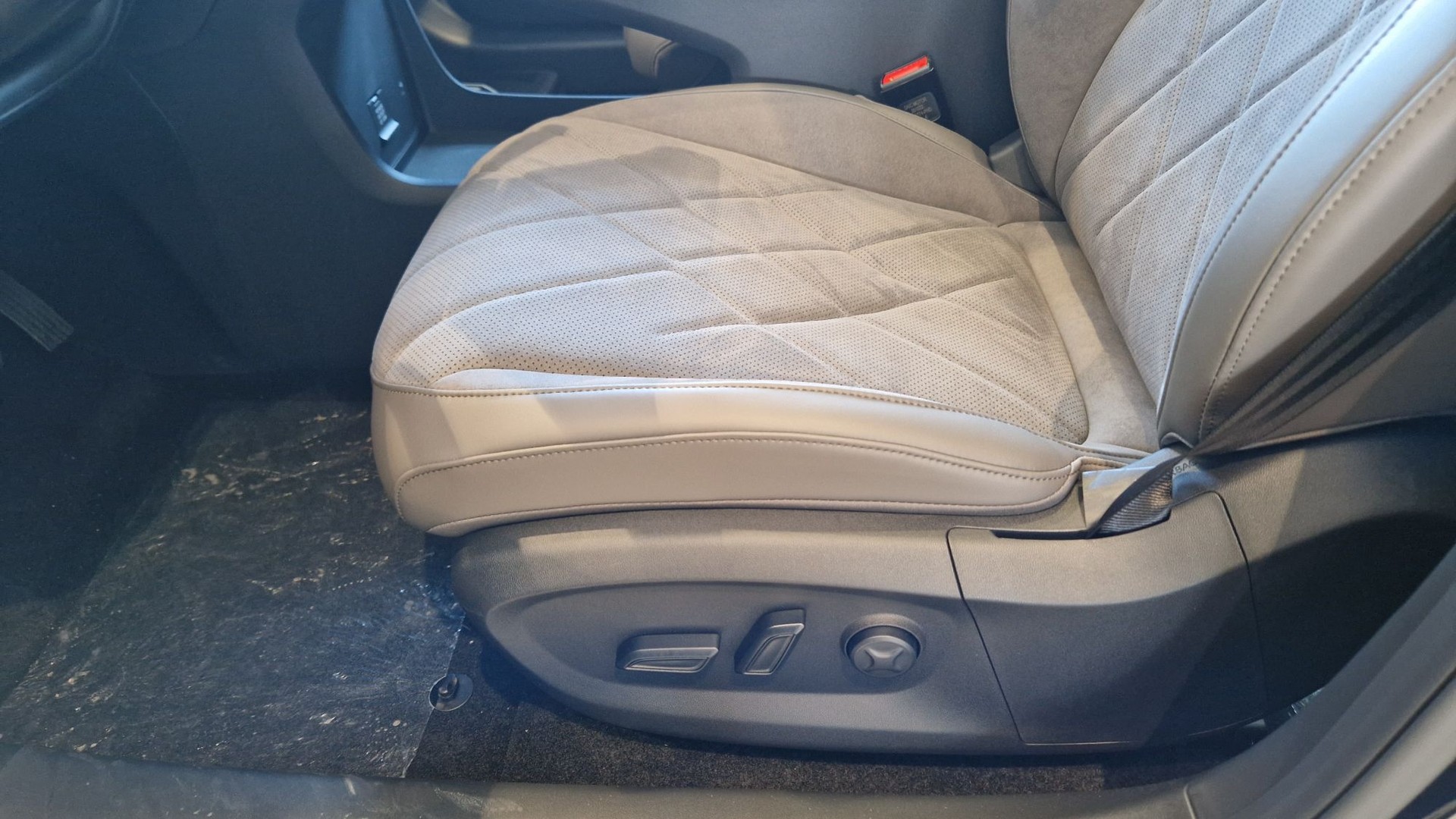 MG MGS6 Luxury 77KWh 4 WD-image-8