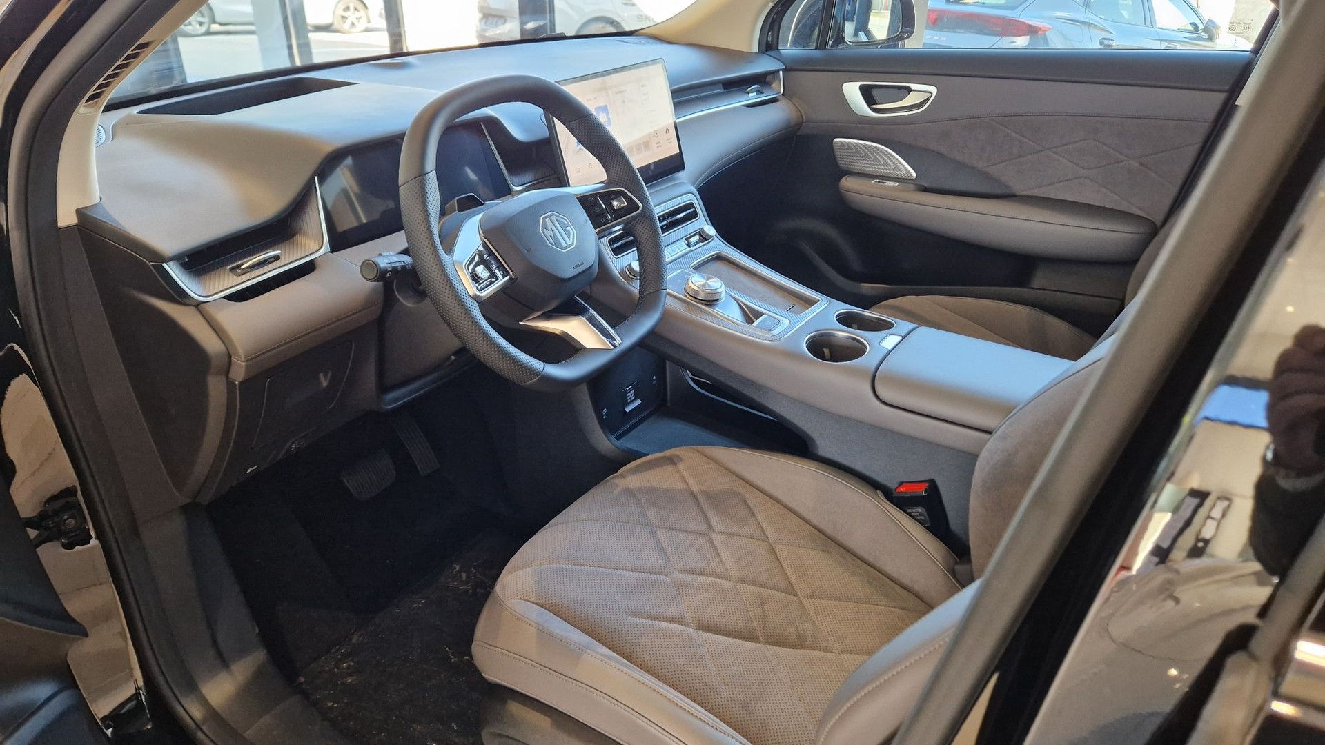MG MGS6 Luxury 77KWh 4 WD-image-3