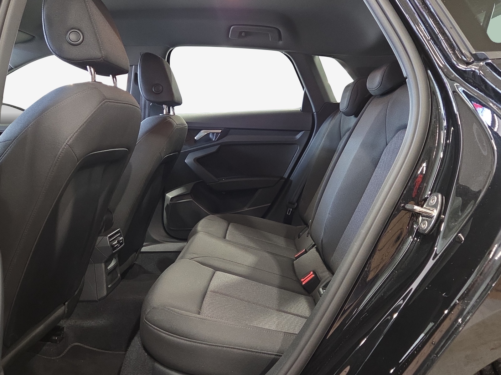 AUDI A3 Sportback 35 TFSI Attraction S-tronic-image-11