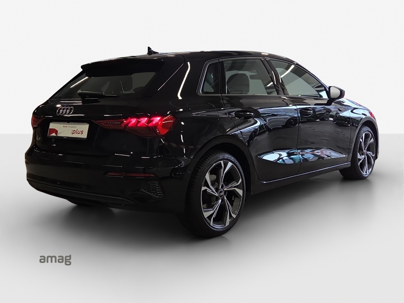 AUDI A3 Sportback 35 TFSI Attraction S-tronic-image-4