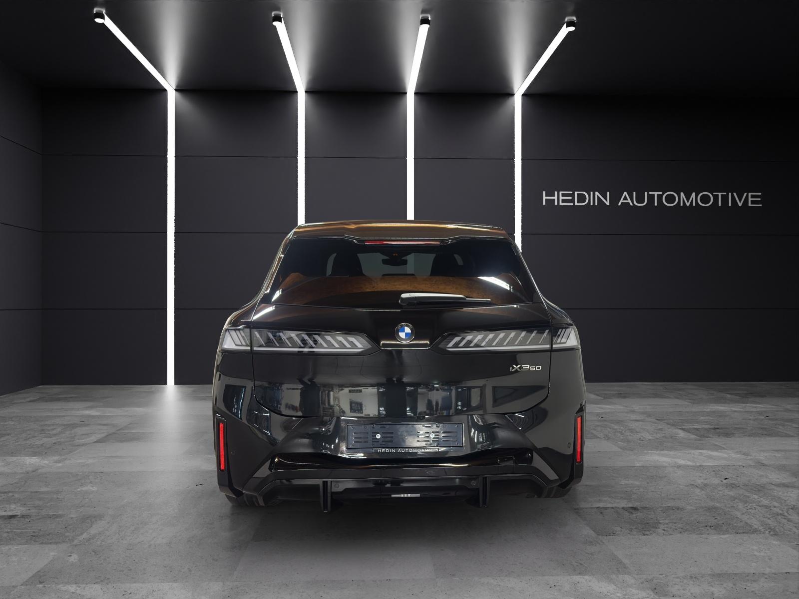 BMW iX3 50 xDrive-image-3