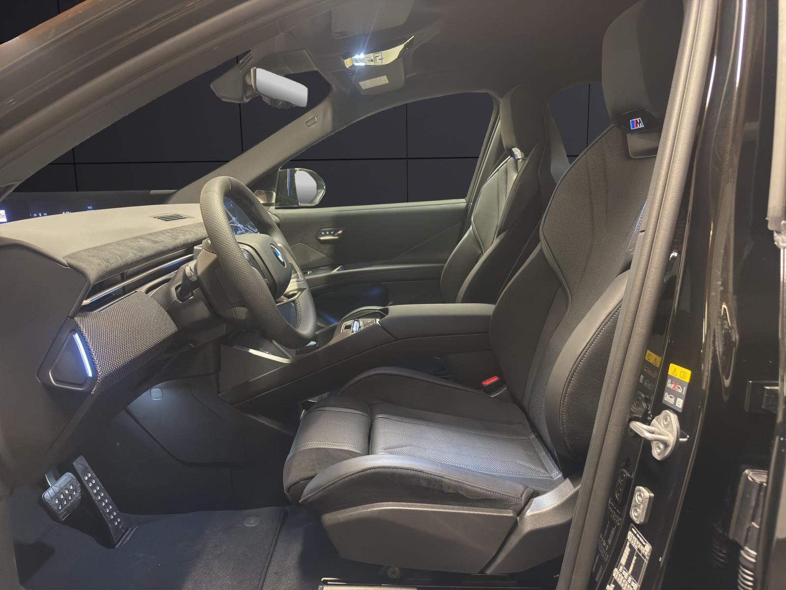 BMW iX3 50 xDrive-image-11