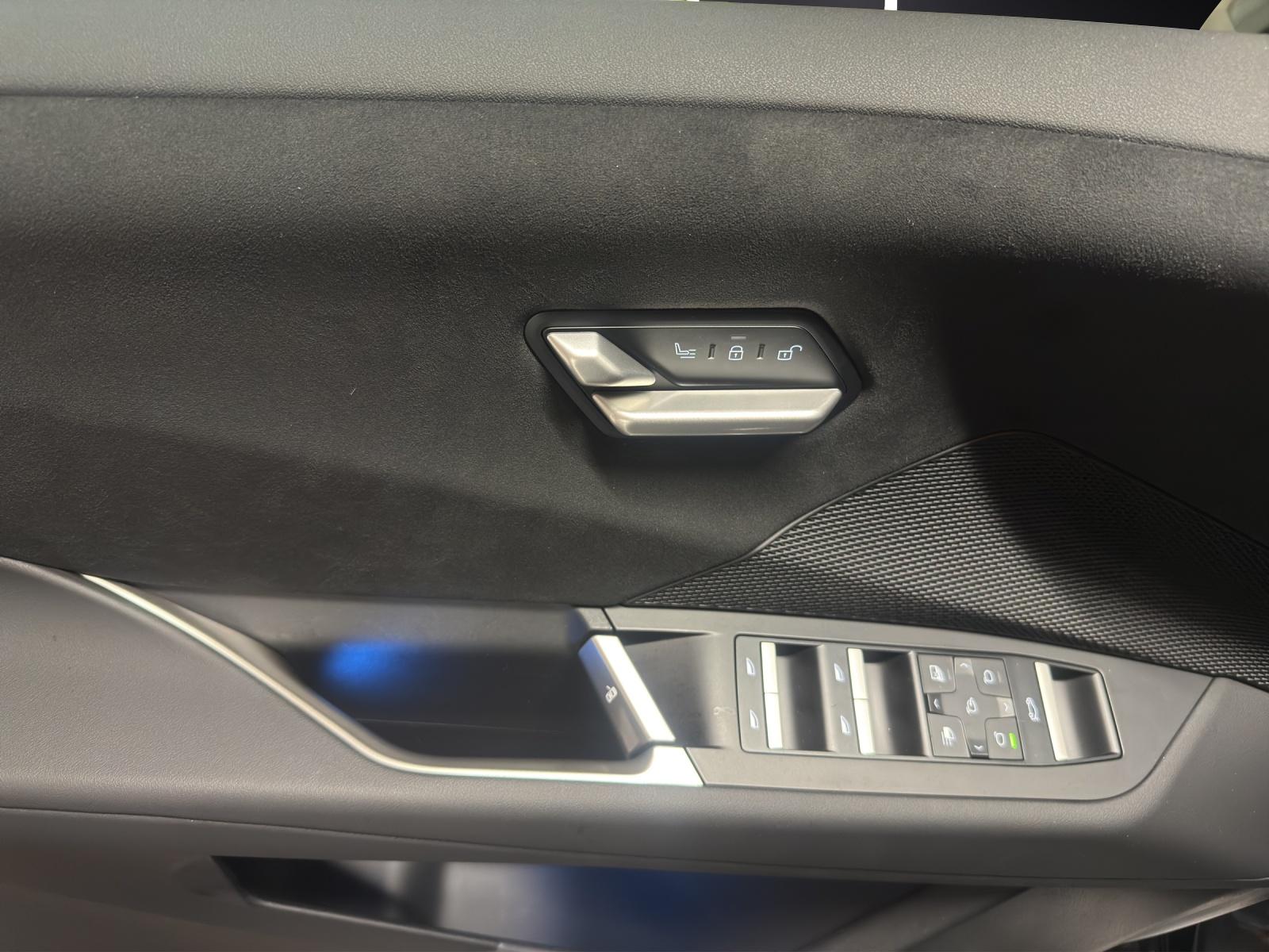 BMW iX3 50 xDrive-image-10