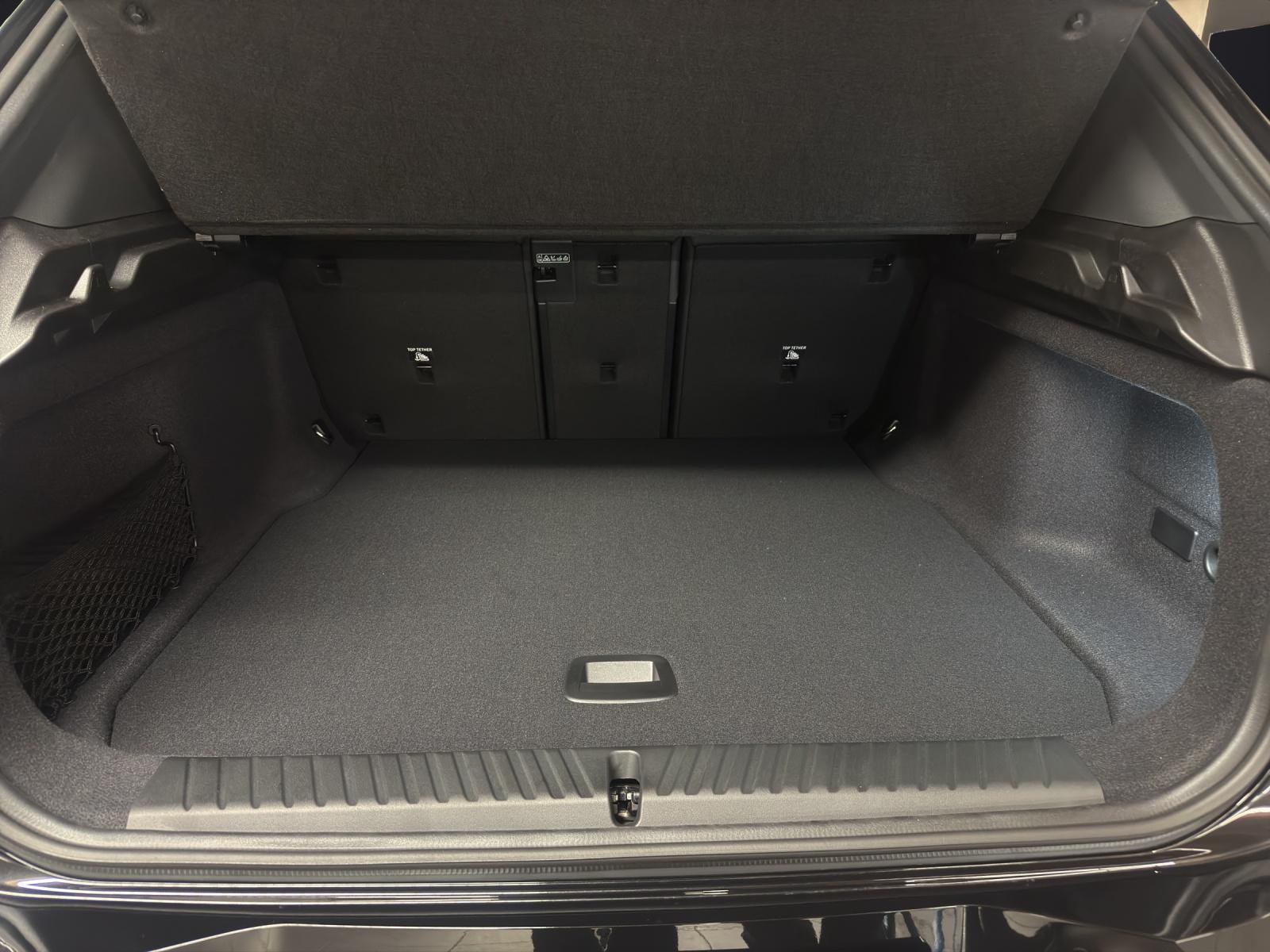 BMW iX3 50 xDrive-image-13