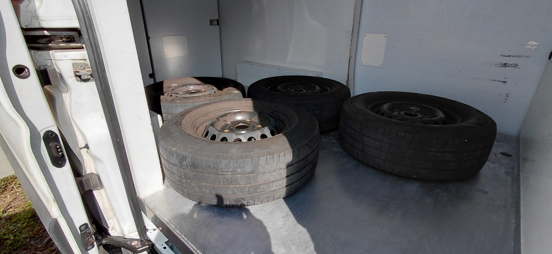 FORD Transit Van 350 L2 Trend 2.0 TDCi 130 4WD-image-7
