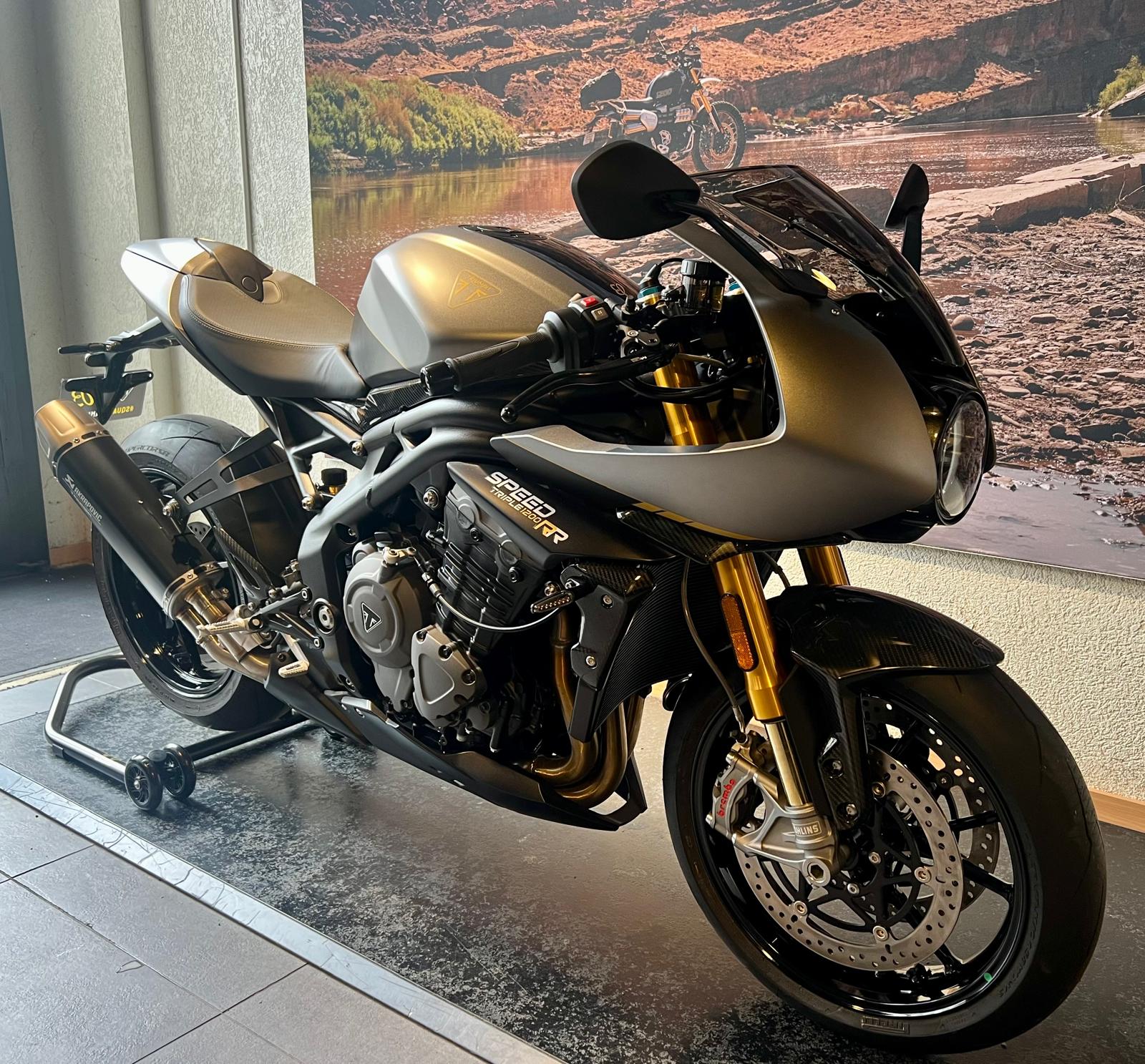 TRIUMPH Speed Triple RR-showroom-element-3