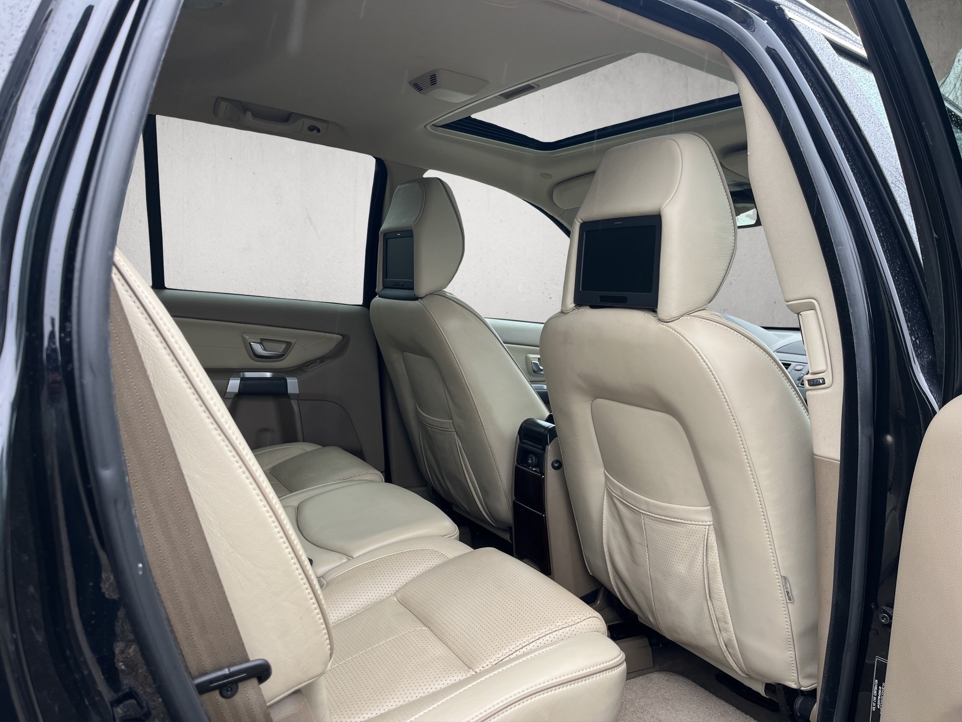 VOLVO XC90 D5 AWD Executive Geartronic-image-12