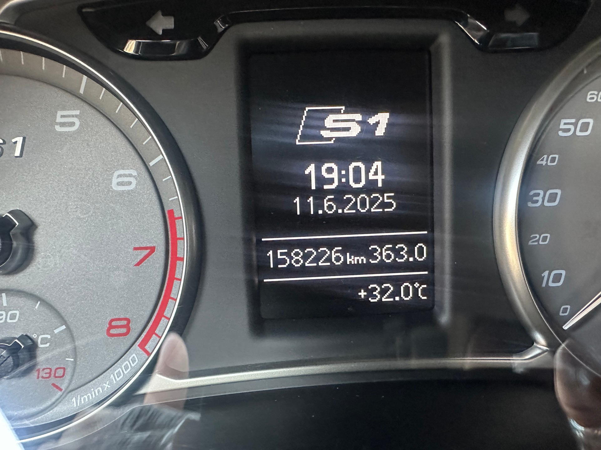 AUDI S1 Sportback 2.0 TFSI quattro-image-12