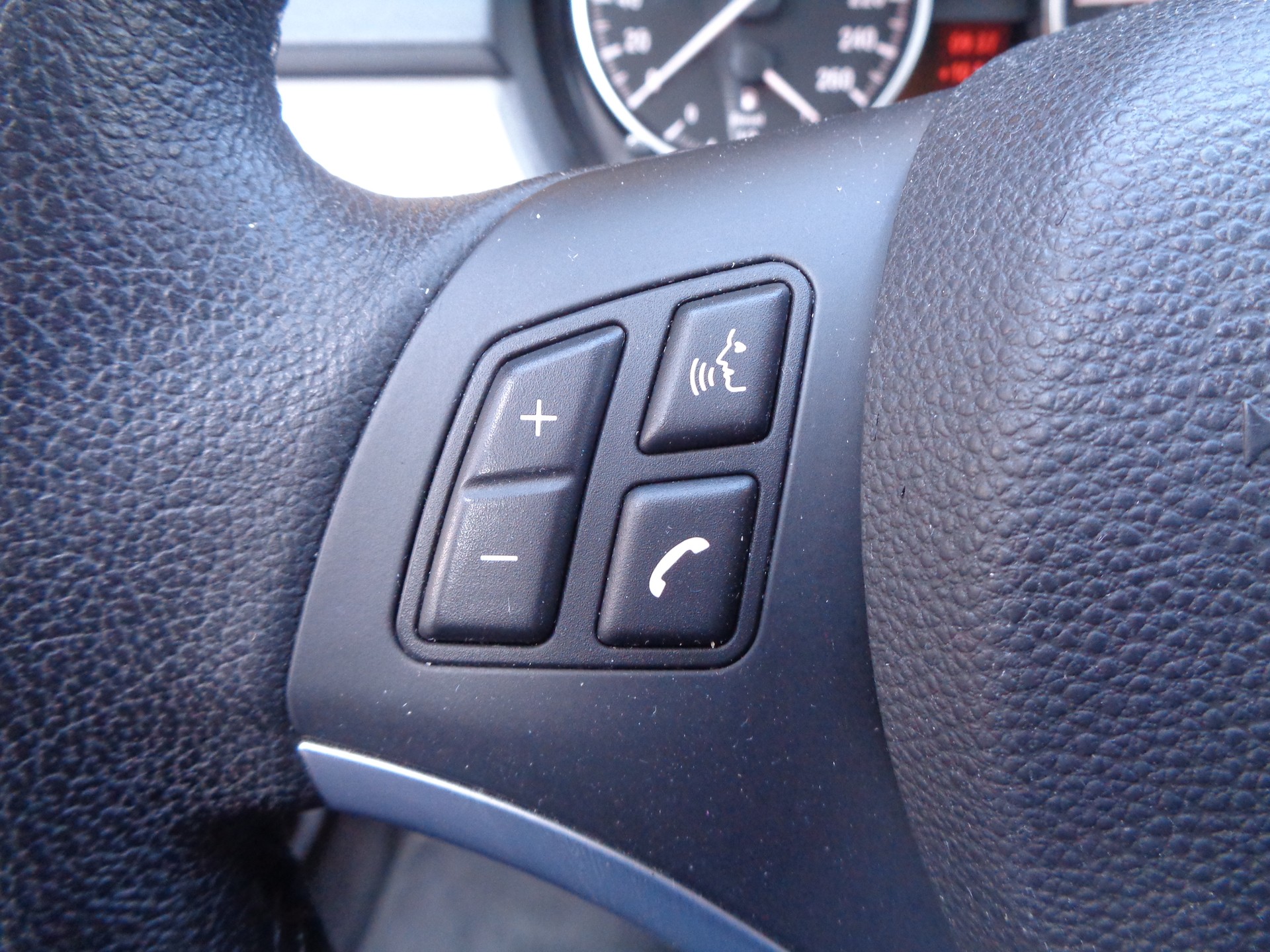 BMW 320d xDrive Touring Dynamic Edition Steptronic-image-13