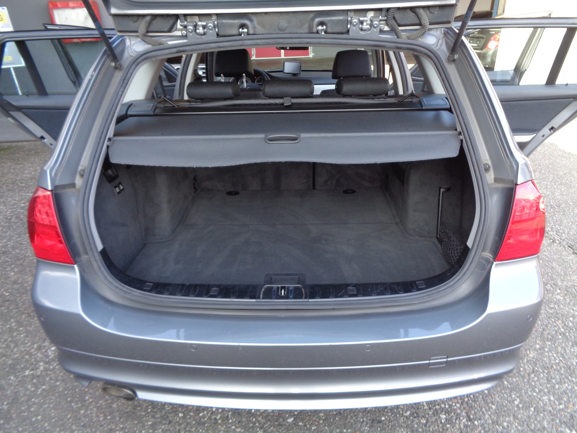 BMW 320d xDrive Touring Dynamic Edition Steptronic-image-19