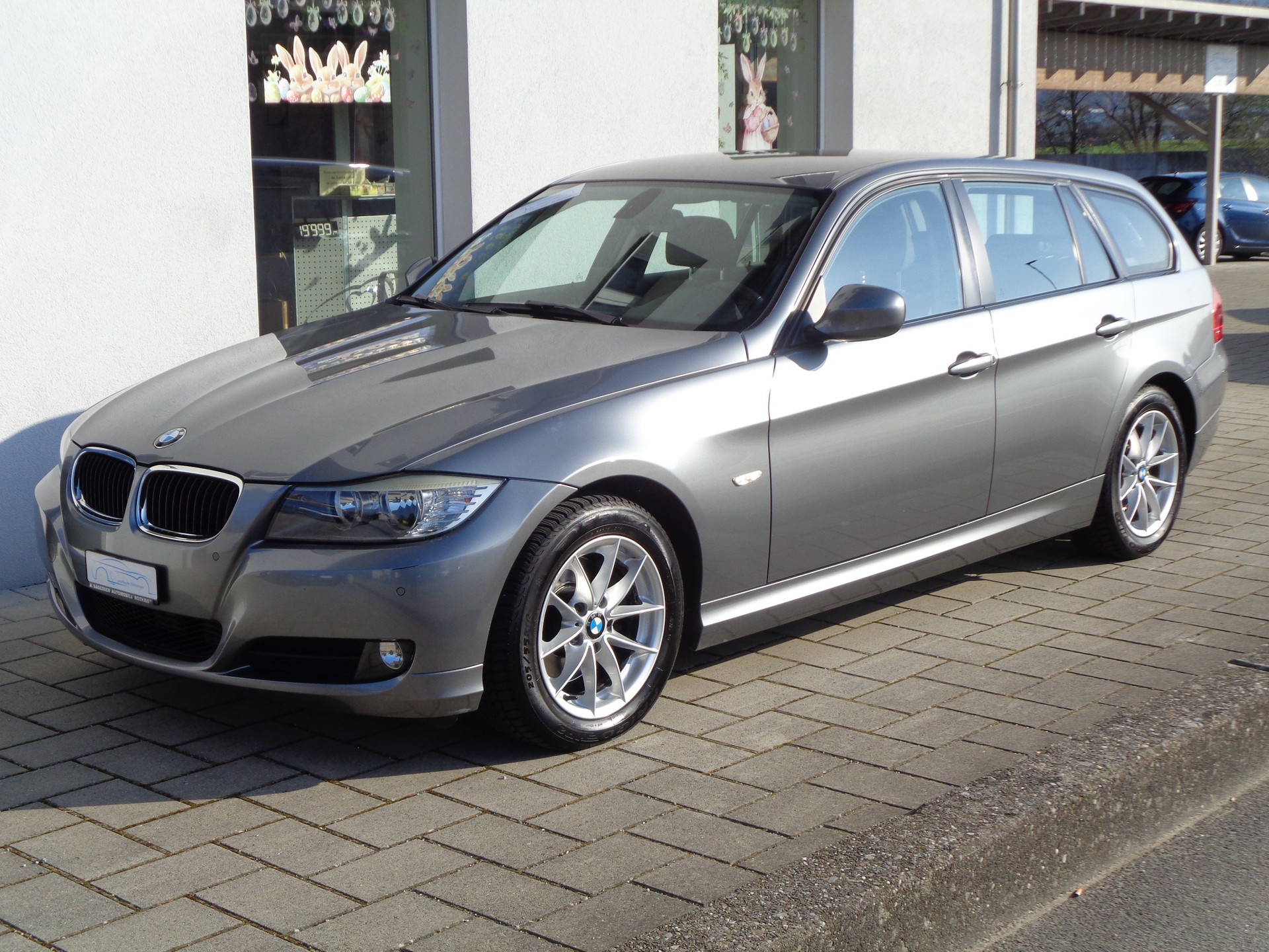 BMW 320d xDrive Touring Dynamic Edition Steptronic-showroom-element-3