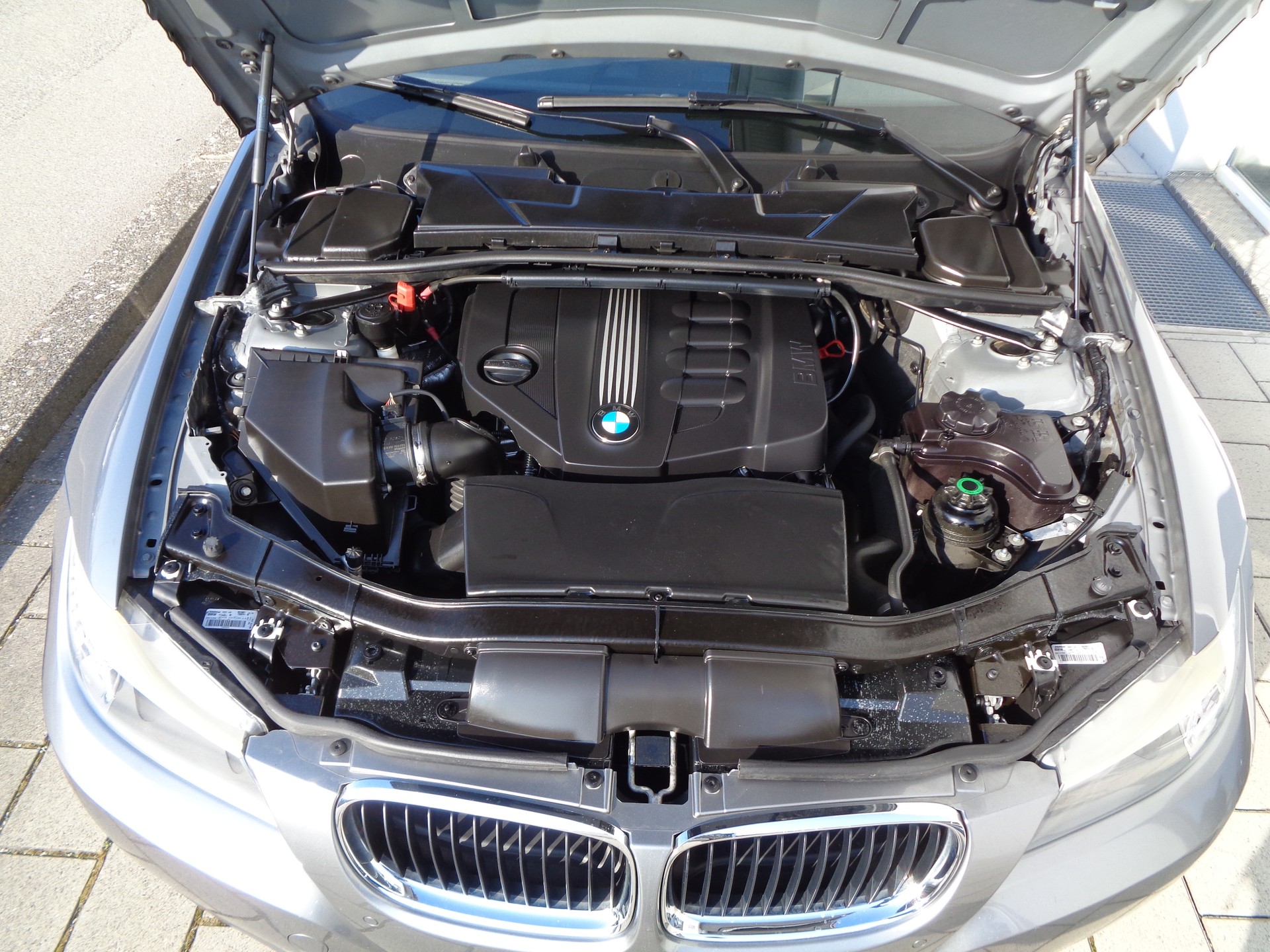 BMW 320d xDrive Touring Dynamic Edition Steptronic-image-20