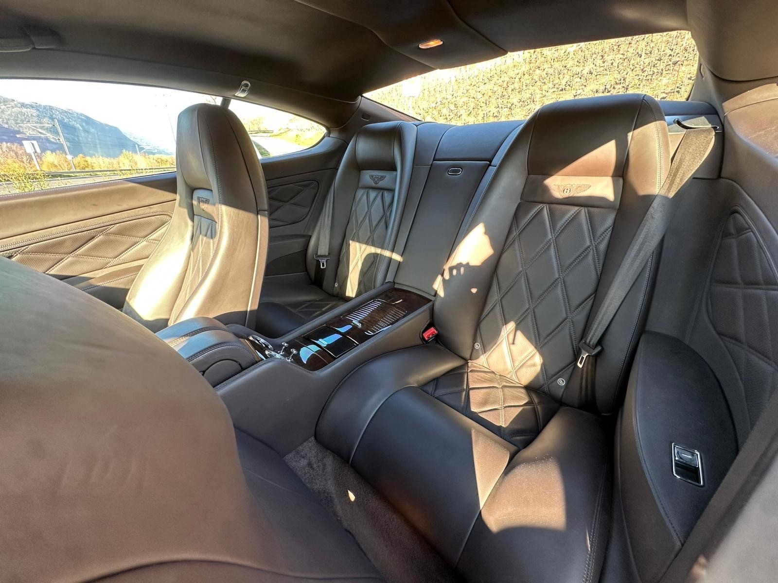BENTLEY GT-image-10