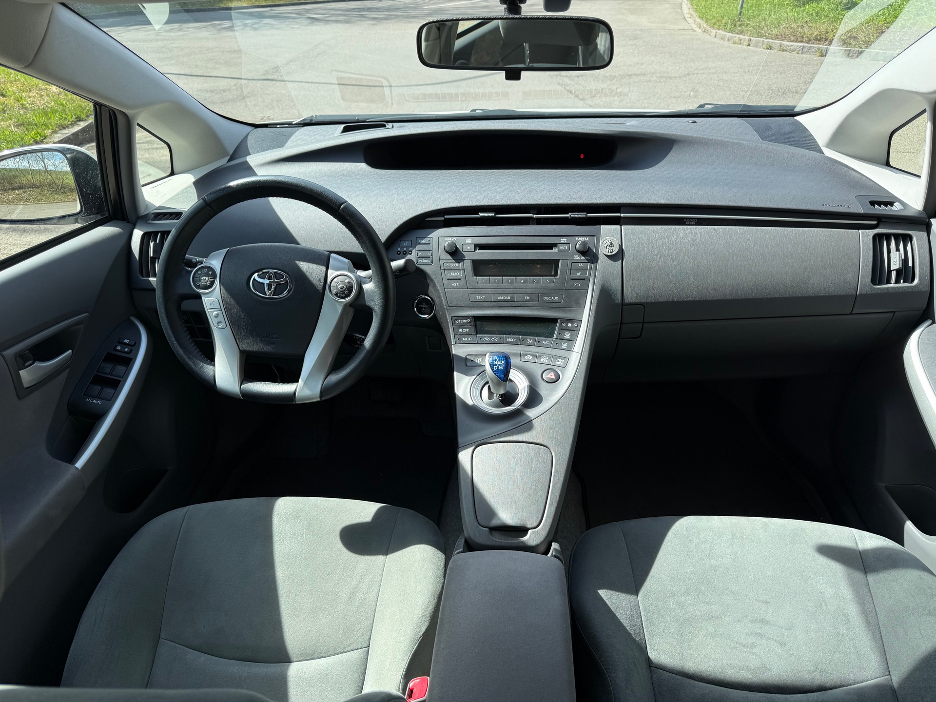 TOYOTA Prius 1.8 16V HSD Luna-image-8