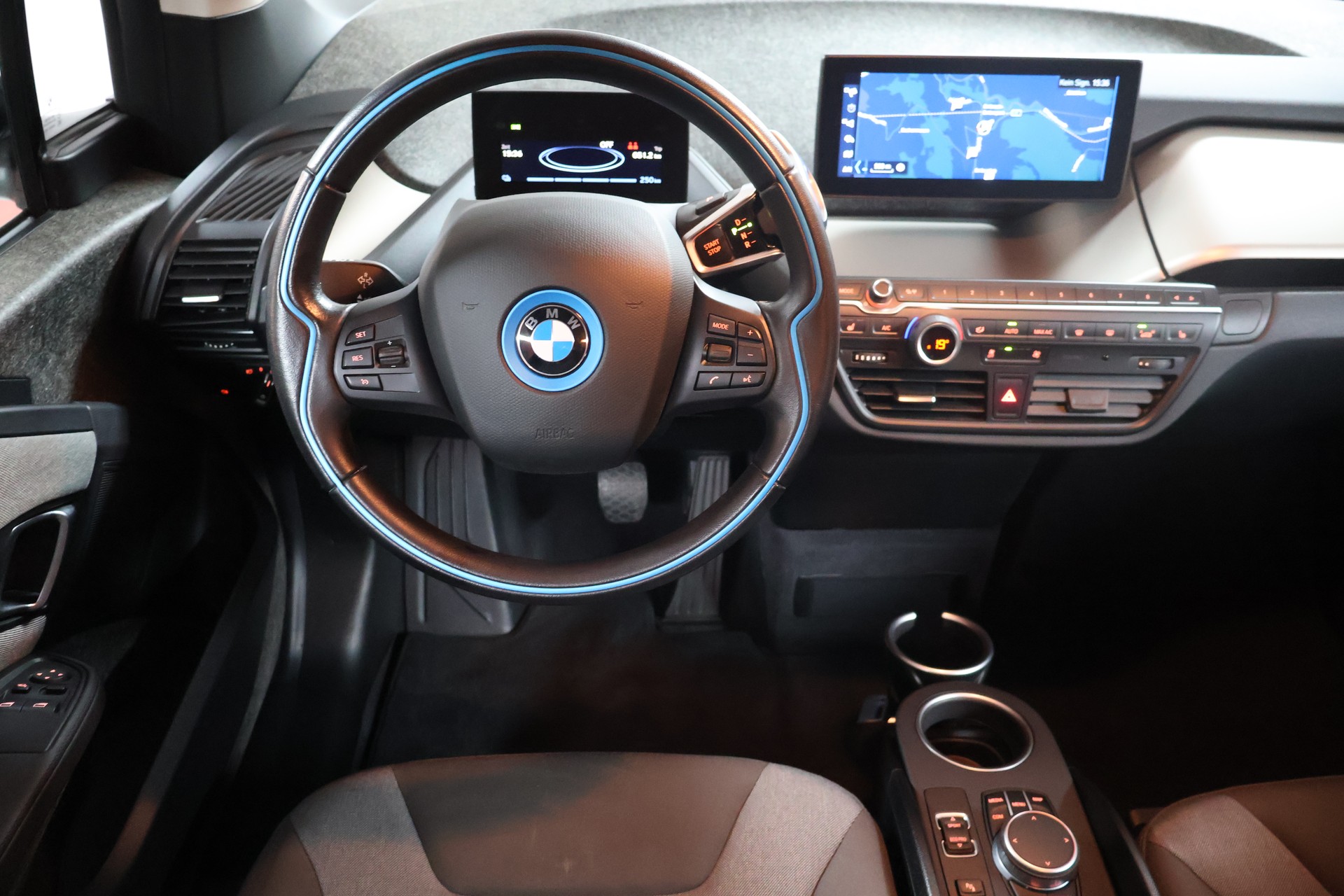 BMW i3s (120Ah)-image-8