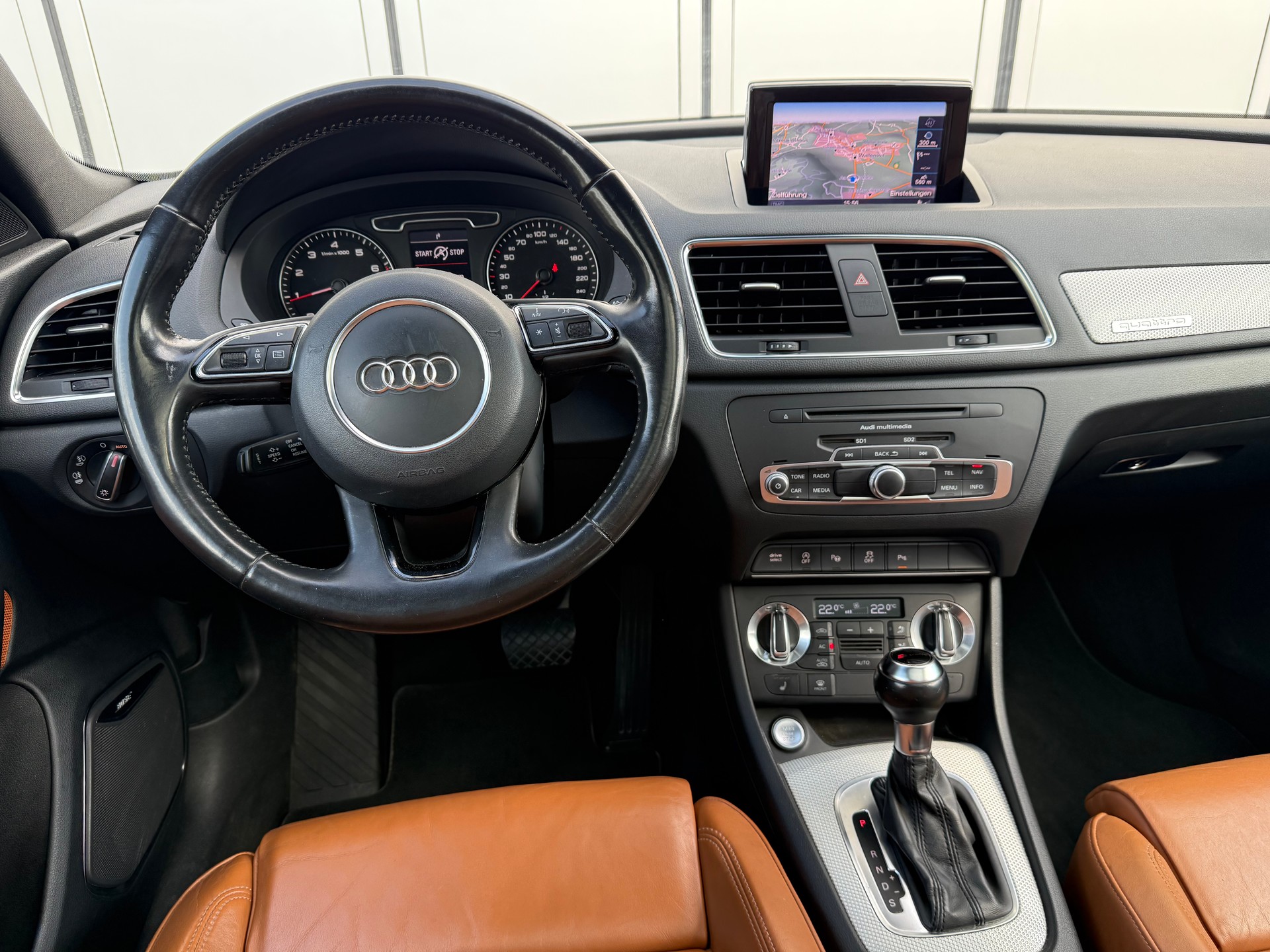 AUDI Q3 2.0 TFSI quattro S-tronic-image-6