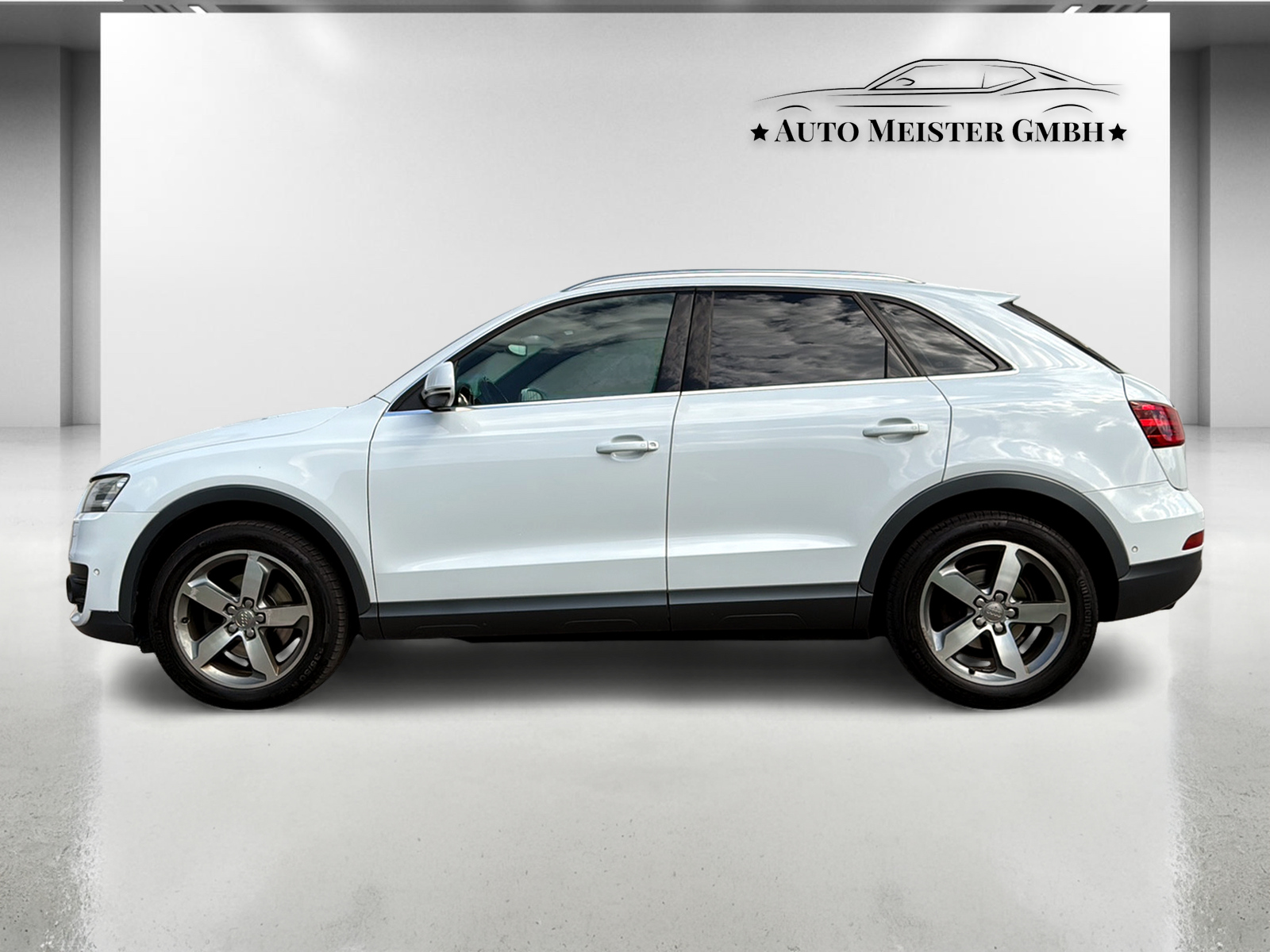 AUDI Q3 2.0 TFSI quattro S-tronic-image-1