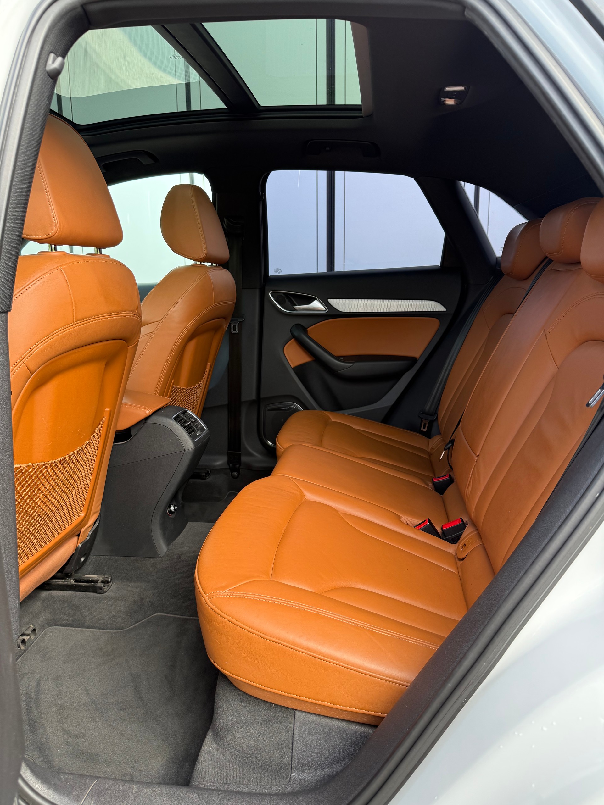 AUDI Q3 2.0 TFSI quattro S-tronic-image-14