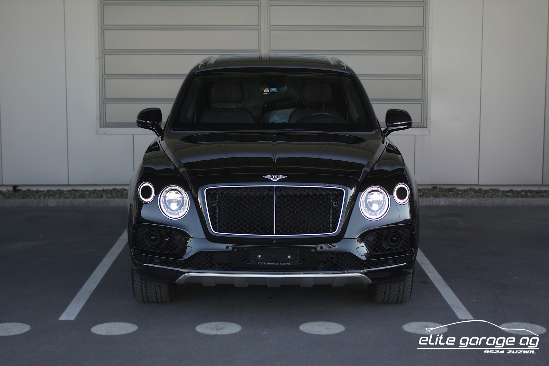 BENTLEY Bentayga V8 TRAUMFARBKOMBINATION-image-7